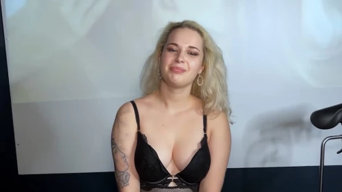 MMF Threesome Fuck in the Porn-Cinema with Juicy Jane!: Ansehen auf EroticOnly.DE